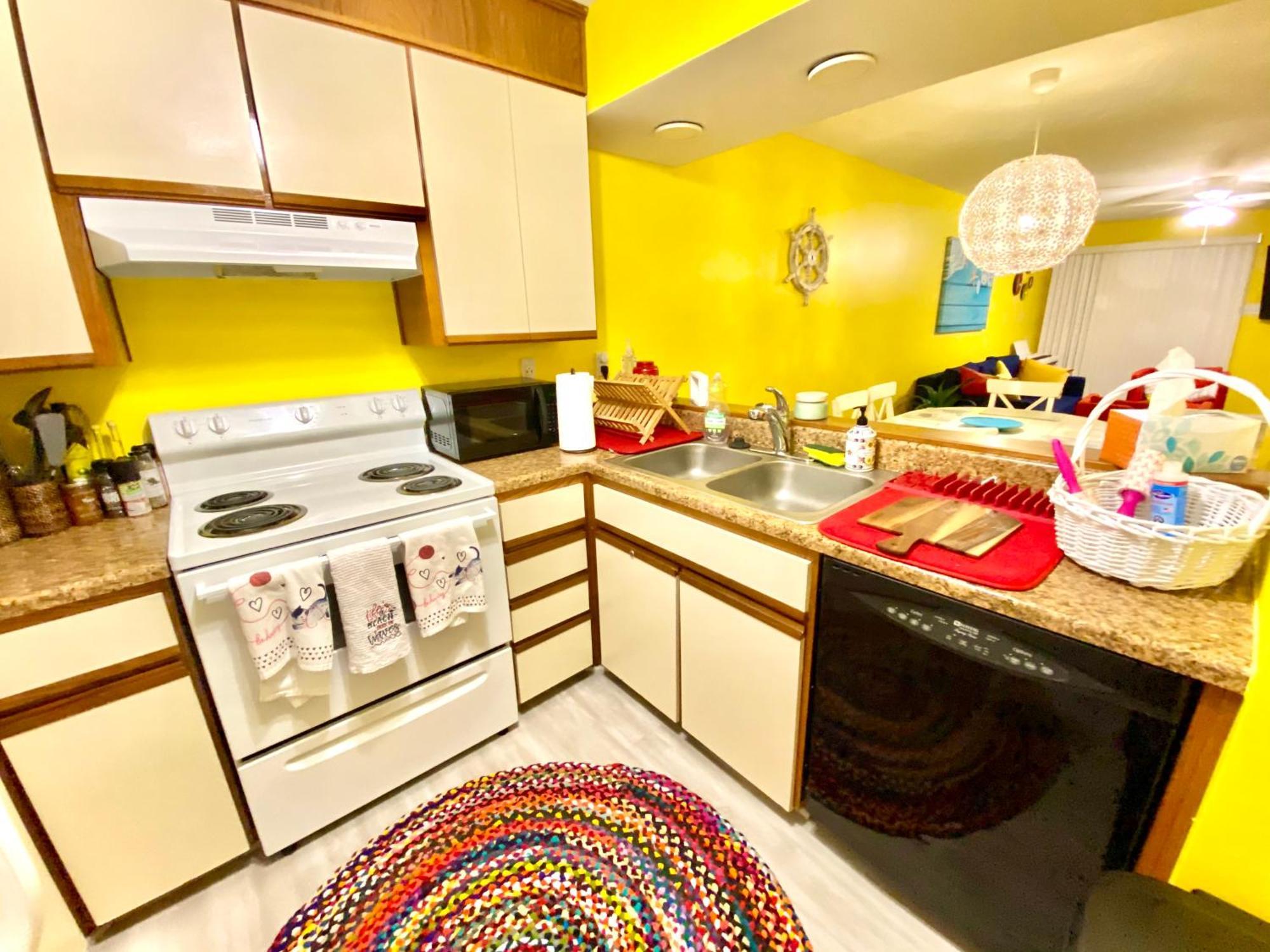 Appartement Modern Beachside Bliss: 2 Bed/2 Bath Haven