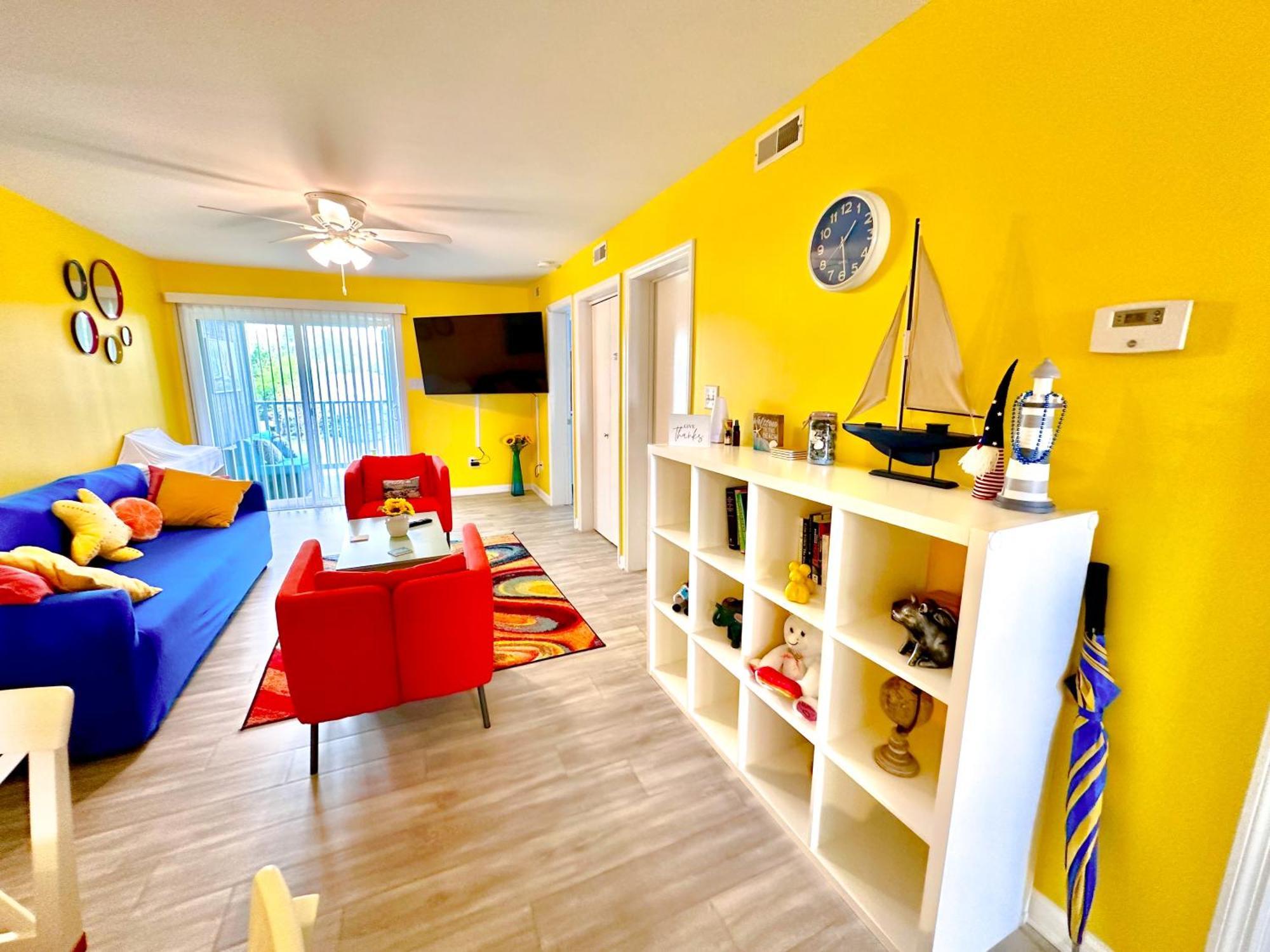 Modern Beachside Bliss: 2 Bed/2 Bath Haven Appartement